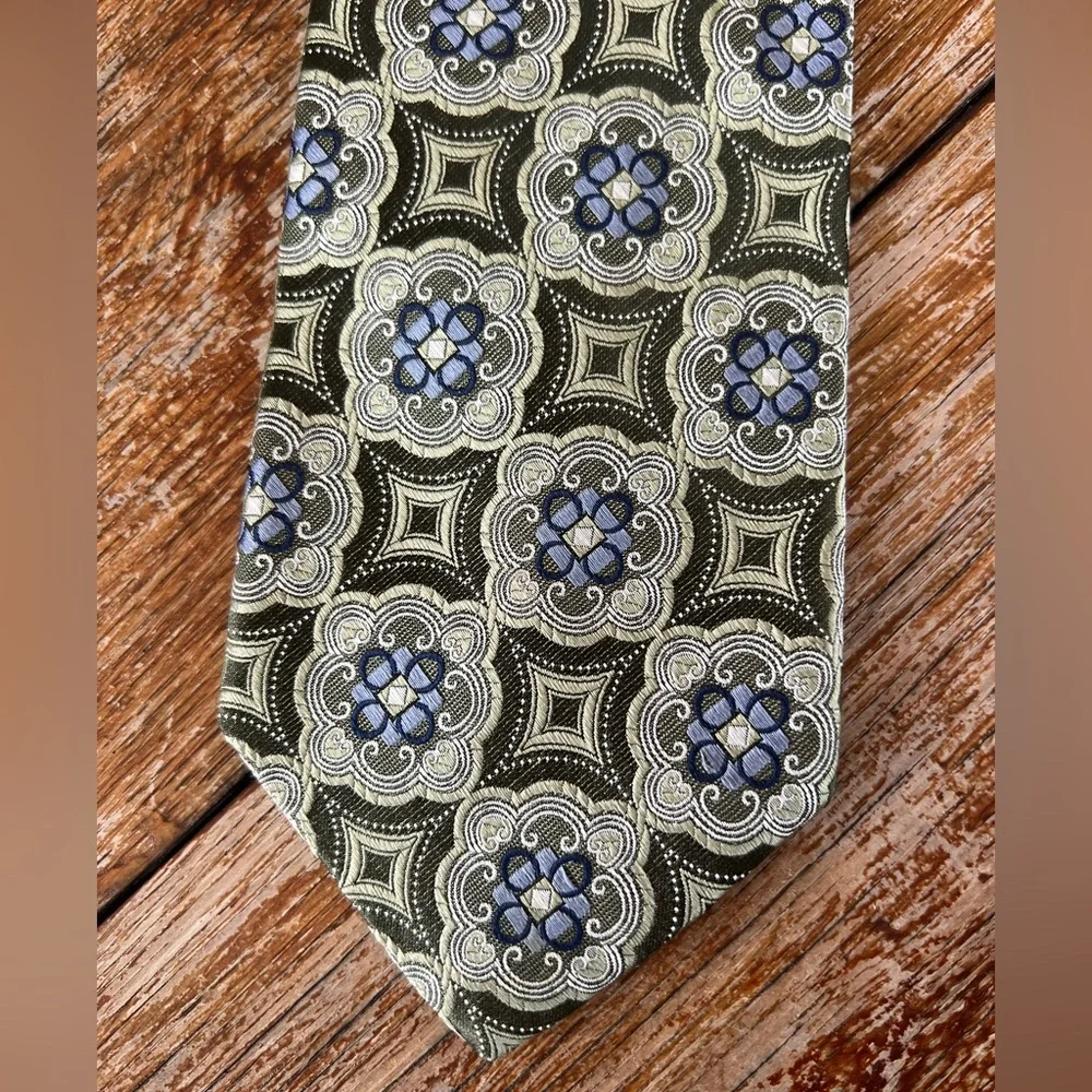 Jos. A. Bank Men’s Silk Tie Signature Collection Green Blue Medallion Motif EUC